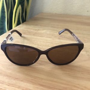 Non branded woman’s brown sunglasses 
S 705 10